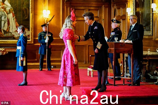最新一轮授勋仪式在爱丁堡国王官邸举行