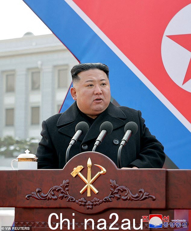 该矿是金正恩政权的主要铀矿石来源,可以提炼成黄饼,最终制成武器级铀。图为:金正恩在平壤,2023 年 1 月 1 日