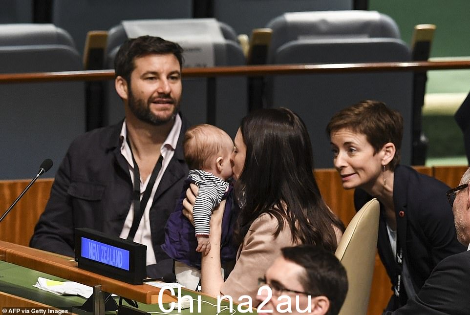 Ardern 女士在 2018 年 9 月带着当时四个月大的婴儿 Neve 进入联合国时引起了全世界的关注
