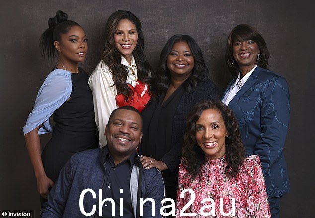 创作者:有人看到她与 Apple TV+ 电视剧的创作者合影; (从左到右)Union、Merle Dandridge、Octavia Spencer、Nichelle Tramble Spellman(法国)Mekhi Phifer 和 Maisha Closson
