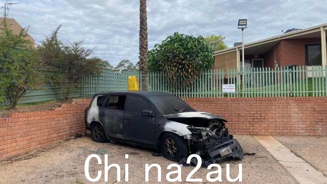 Alice Springs 一辆烧毁的汽车。图片:Action for Alice