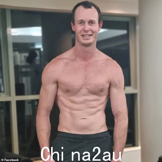 Hardman 先生(如图)在布里斯班市中心的一家健身房进行清晨锻炼时,一根很重的杠铃砸在了他身上