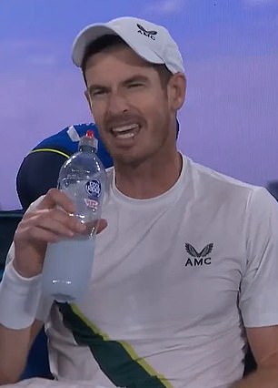 Murray 在墨尔本与 Thanasi Kokkinakis 打了一场深夜比赛
