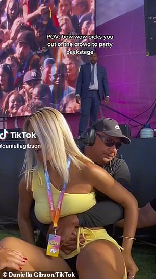 一段 TikTok 视频显示金发女郎被拖过障碍物,在此过程中短暂地闪过她的内衣