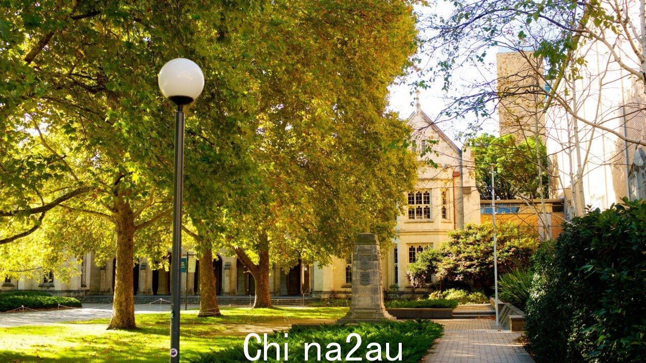 维多利亚大学允许员工work Australia Day” /><p>总理 Anthony Albanese 已经权衡了在澳大利亚国庆日给予工人灵活性的新举措。</p><p>Albanese 先生周五出现在 KIIS 106.5 上,被问及他是否允许公共服务部门在 1 月 26 日的公共假期工作,并改为休息一天。</p><p>工党领袖表示这个电话不是他的,而是每个部门都打的。</p>< p>“这取决于每个部门,就像其他领域的雇主一样,”他告诉 Kyle 和 Jackie O。</p><p>“所以,对于一些雇主来说,他们会说,'你想在澳大利亚国庆日工作,你可以再休息一天”。</p><p>“而且我认为在系统中有一些灵活性很好。”</p><p>直播你的新闻 &按需使用 Flash,每月 8 美元,没有锁定合同。闪存新手?免费试用 1 个月。优惠截止至 2023 年 10 月 31 日</p><img class=