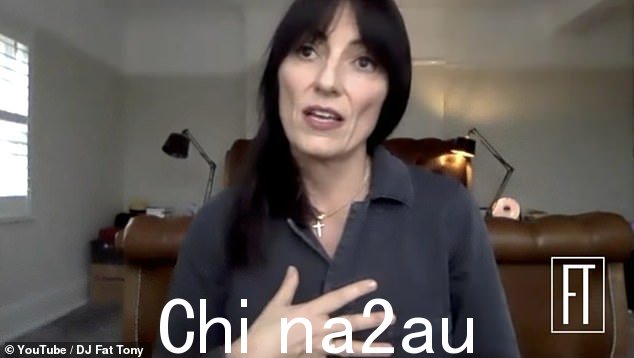 '我受伤了':三月份,Davina 回忆起她如何滥用药物来“填补被她已故的妈妈 Florence Kock 遗弃留下的空洞”” class=
