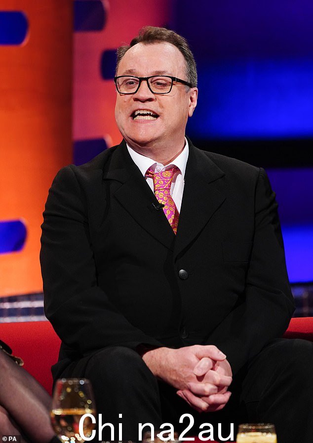 令人兴奋:Russell T Davies 与她一起讨论了他们最新的项目 Nolly,该项目描绘了十字路口明星诺埃尔戈登的生活