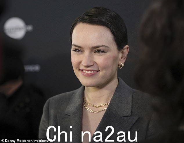 实力玩家:雷德利身兼明星和制片人的双重职责有时我想死。这部独立剧围绕着黛西描绘了一个名叫弗兰的社交笨拙的办公室无人机,他完全脱离生活并寻找联系