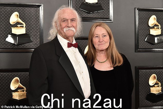最新消息:标志性音乐家大卫·克罗斯比 (David Crosby) 去世,享年 81 岁,他的妻子简·丹斯 (Jan Dance) 告诉 Variety,他周四在“长期患病”后去世。图为 2020 年洛杉矶