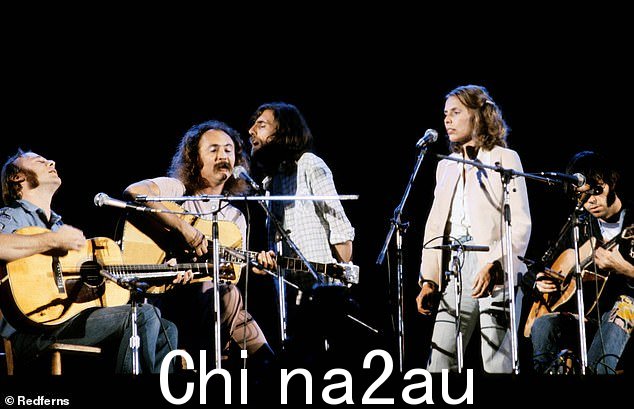 音乐传奇:Crosby、Stills、Nash & Young 与 Joni Mitchell 在1974 年英格兰温布利球场