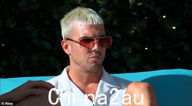 充满戏剧性!他最终与 Jess Velkovsk 一起获得亚军,经历了一段爆炸性的旅程,看到她被指控在激烈的争吵之后给他加油