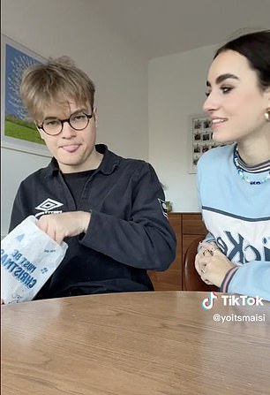 进展顺利:该系列见证了 Alfie 尝试各种食物并取得突破,例如 Greggs 的糕点和香蒜酱意大利面