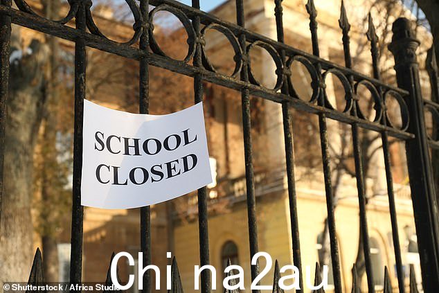 一些学校已经警告家长他们希望关闭并将孩子留在家里