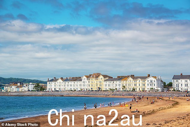 即将到来:德文郡埃克斯茅斯沿海地区及其两英里长的沙滩(如图)对房产的需求正在增长