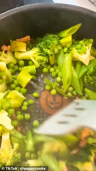 影响者建议用煮或蒸以外的其他方式烹饪蔬菜 - 例如烤或煎