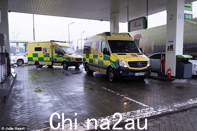 '我们听到身后传来雷暴(炸弹)声。30 分钟前我们所在的地堡已经不存在了!一次又一次地轰炸建筑物的俄罗斯人终于成功了摧毁掩体,'她说。'