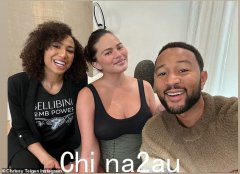 克里斯西·泰根 (Chrissy Teigen) 在生下她和约翰·传奇 (John Legend) 的女婴一周后戴着收腹带