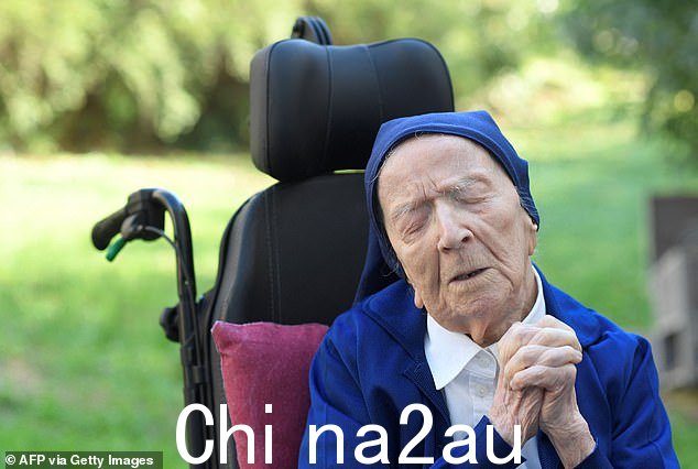 Lucile Randon(如图)在睡梦中去世,享年 118 岁,她是世界上最长寿的人