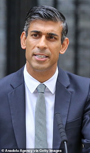 Rishi Sunak 在查理三世国王任命他为英国第 57 任首相后在唐宁街向全国发表讲话