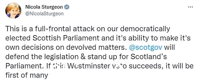 Sturgeon 对荷里路德进行'全面正面攻击'并发誓她的苏格兰政府将继续捍卫性别立法
