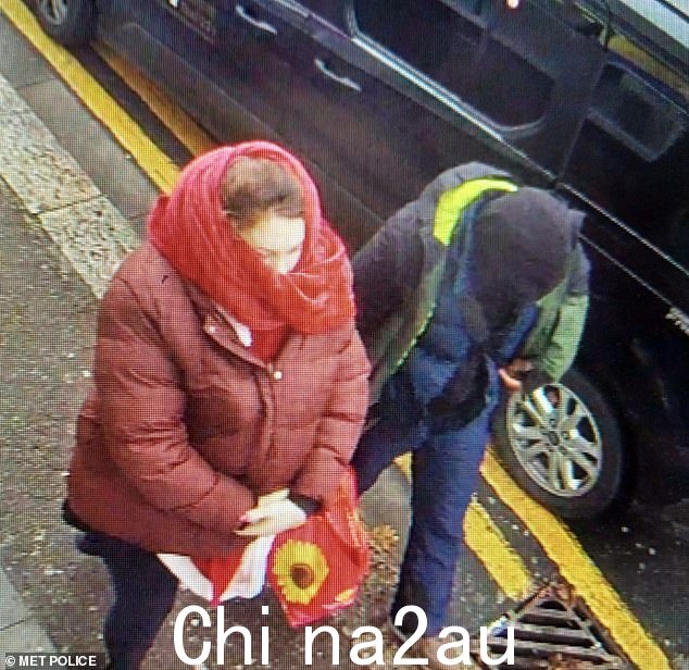 警方于 1 月 7 日上午 11 点 45 分左右在 East Ham 车站外发布了这张 Constance Marten 和 Mark Gordon 的照片
