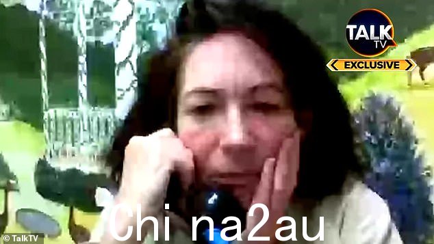 可耻的性贩子 Ghislaine Maxwell(在监狱中的第一段视频中出现)声称她对安德鲁王子和 Virginia Guiffre ‘没有记忆’——他们在一起的臭名昭著的照片是假的” class=