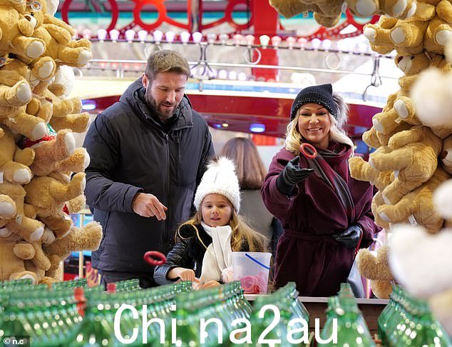 上个月,这对夫妇在 Winter Wonderland 为 Milena 度过了充满动感的一天,这对夫妇在健康的家庭照片中被拍到