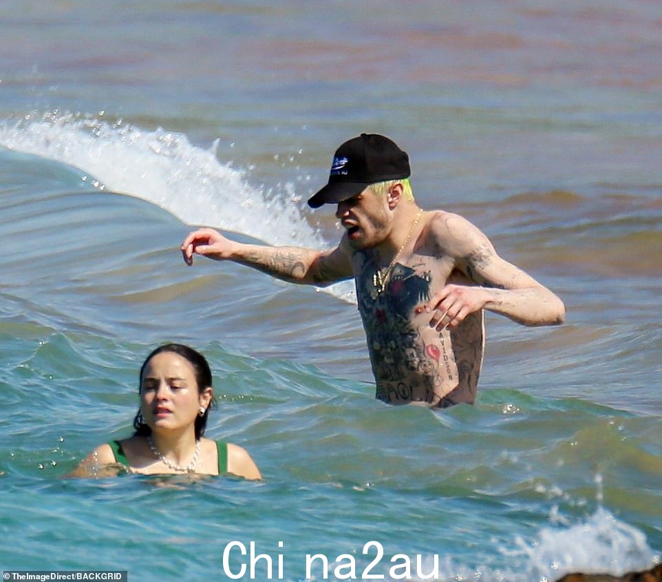 火花四溅:他们的旅行是在戴维森的代表告诉 TMZ 几周后他们才开始的style=