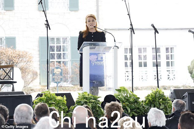 Fergie 引用了女王在致敬时使用的一句话,说:'悲伤是我们为爱付出的代价'