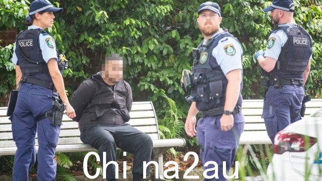 据称绑架一名男子的男子被国家打击犯罪司令部犯罪集团调查组的官员起诉。图片:提供