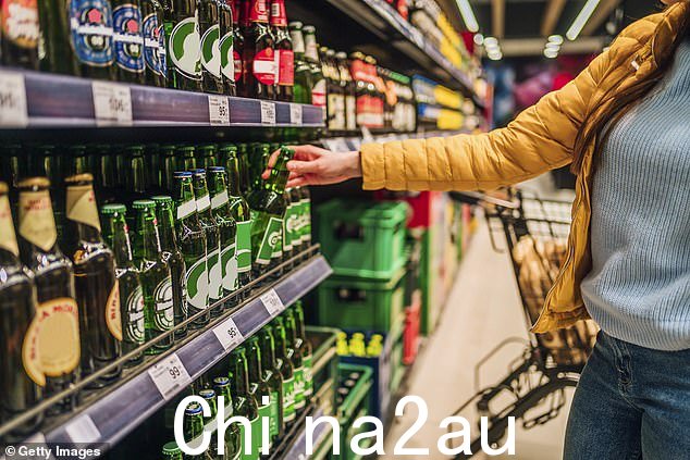 一名瓶装店员工透露了顾客所做的一件让员工发疯的事