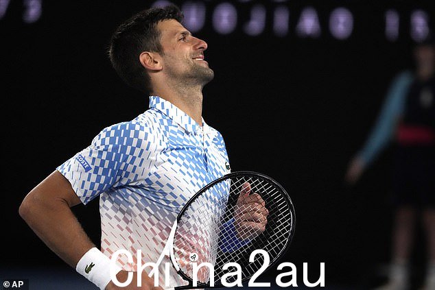 德约科维奇以 6-2 给亚历克斯德米纳尔上了一课,周一晚上以 6-1、6-2 获胜