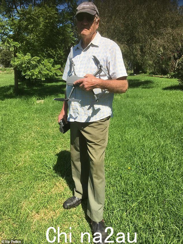 Russell Hill(与他失踪的无人机合影)被认为拍摄了据称他被谋杀的地区及其附近的露营者