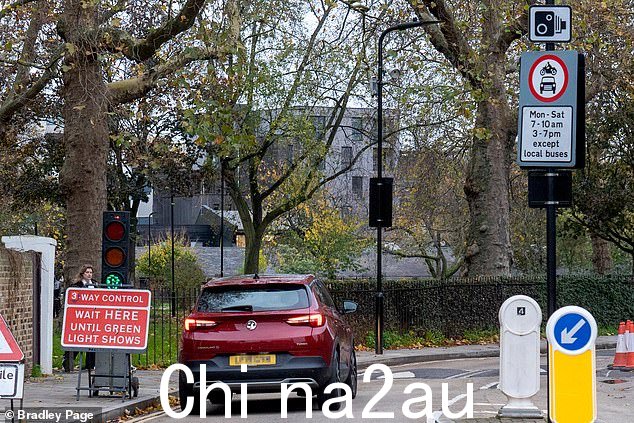 工党管理的当局被指控在生活成本危机期间通过引入低流量社区将驾车者用作“摇钱树”