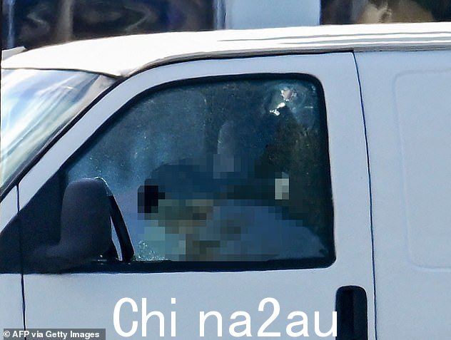 Huu Can Tran 在他试图第二次开枪但被'英雄'赞助人挫败后,在他曾经逃离的面包车中死于自己造成的枪伤