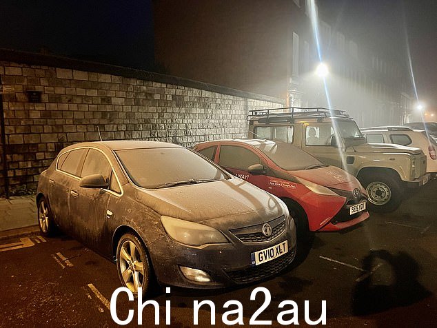 今天早上,伯克郡温莎的人们醒来发现汽车结冰,因为水银温度在一夜之间降至负数