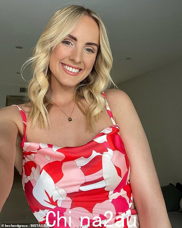 来自布里斯班的健身教练 Bec Hardgrave(如图)分享了她在公司工作期间每天吃的 90 秒五种成分沙拉的食谱