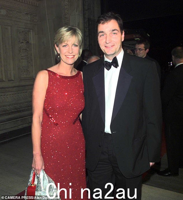 未解决:Jill 在 1999 年与她的未婚夫 Alan Farthing 合影,几个月前她在富勒姆的家门口被枪杀
