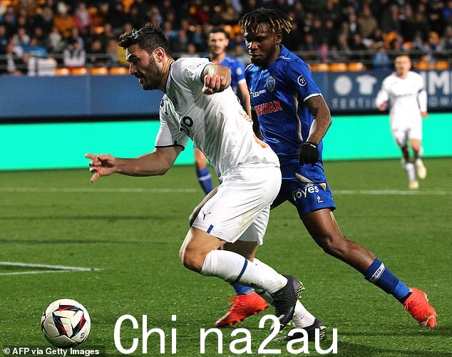 Kolasinac 在法国杯 1-0 战胜雷恩的比赛中为他的球队打了 90 分钟