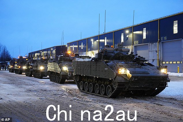 英国已承诺派遣数百辆装甲车,如上周在爱沙尼亚拍摄的那样,以帮助泽伦斯基总统的军队