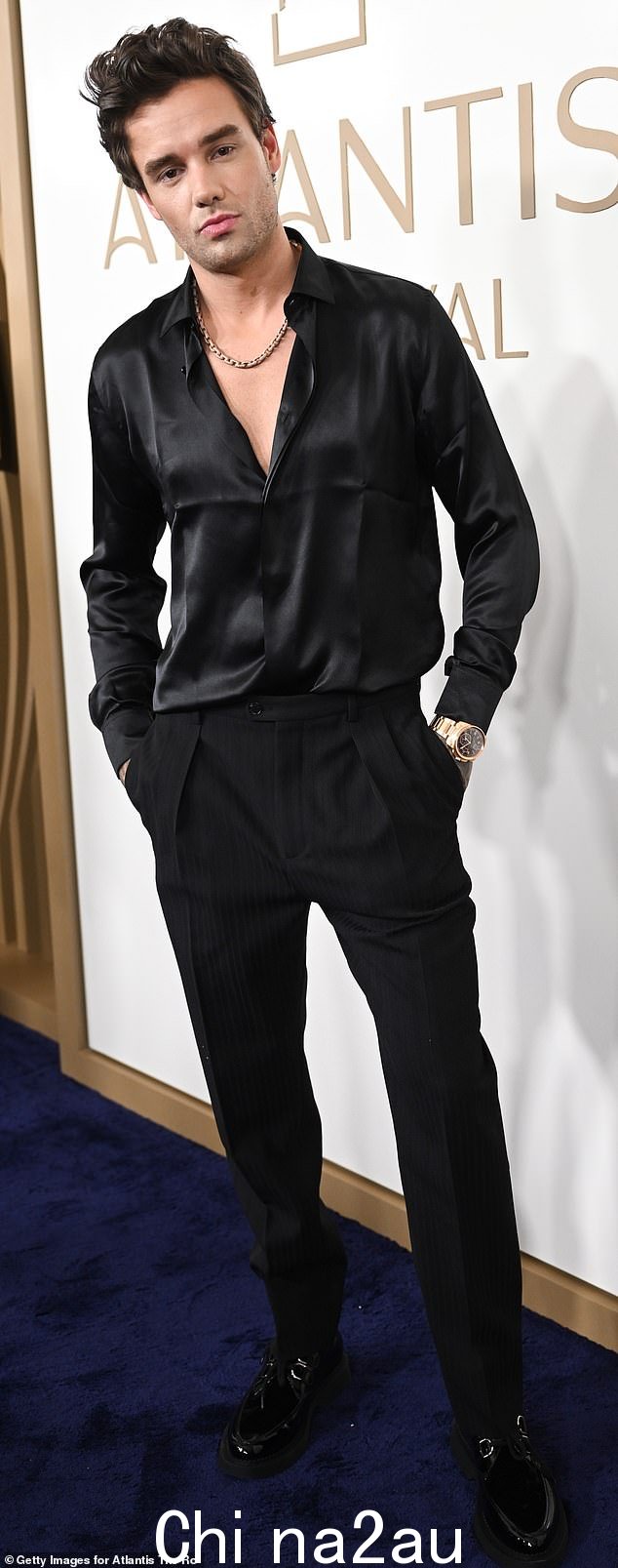 Liam Payne(本月早些时候在迪拜拍摄)在用奇异的混合口音震惊粉丝后,将自己描述为“社交变色龙”,口音“不断变化”。