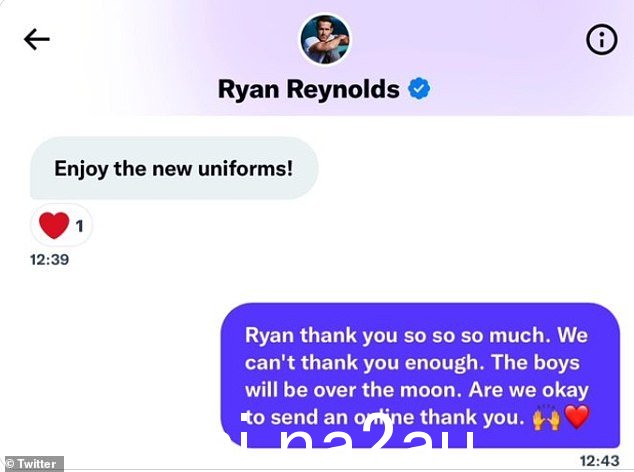 哇! Ryan 先捐了 600 英镑,随后又捐了 1000 英镑,并给球队的创始人 Andrew Ruscoe 发信息说:“享受新制服吧!” class=