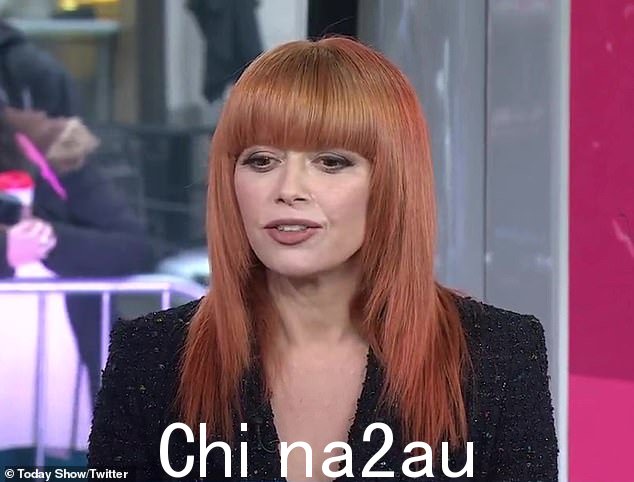 Natasha 透露:'我正准备执导我的第一部电影,希望很快。所以我试着把它全部放进去。当你在娱乐圈时,你必须精益求精,所以你必须在他们不再让你之前把它挤进去'