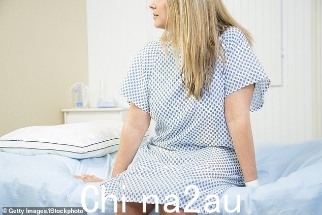 由于在没有 HPV 的情况下患宫颈癌的几率极小,所以这更准确。但约有 30% 的受邀进行宫颈筛查的女性没有参加