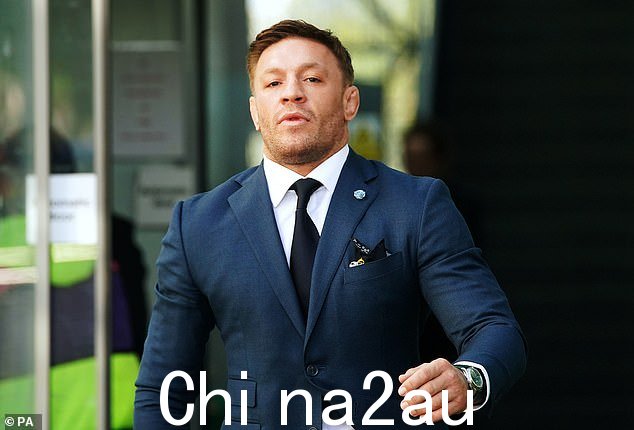 据伊维萨岛当地媒体报道,在一名调查法官听取了原告和可能的证人的陈述后,这位 UFC 拳击手本人可能会被传唤到伊维萨岛法庭接受讯问。图为:有人看到麦格雷戈于 2022 年 11 月离开都柏林的布兰查斯敦地方法院,他在那里被控违规驾驶
