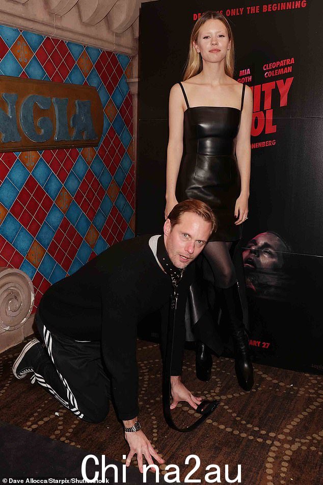 事件:Mia Goth 和 Alexander Skarsgard 周一在 AMC 林肯广场参加他们的新电影 Infinity Pool 的特别放映