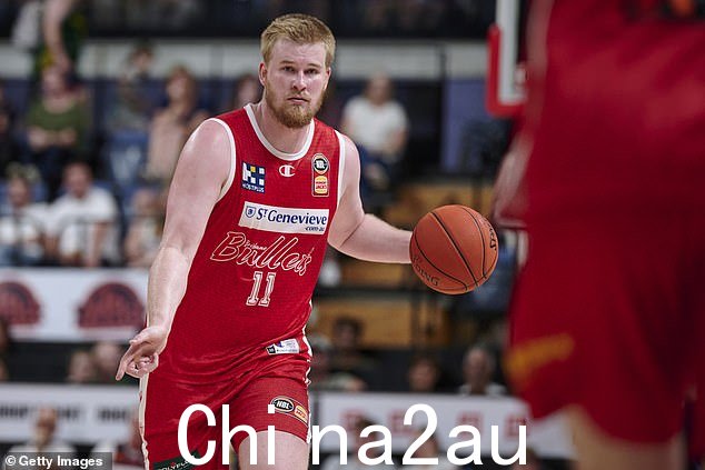布里斯班子弹队球星哈里弗洛林将错过 NBL 赛季的剩余时间,因为在卧龙岗发生懦夫拳击后脑出血和颅骨骨折被紧急接受手术