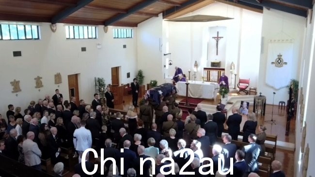 哀悼者聚集在澳新军团纪念馆内堪培拉的教堂告别前陆军少将和自由党参议员吉姆莫兰。图片：由 NCA NewsWire 提供