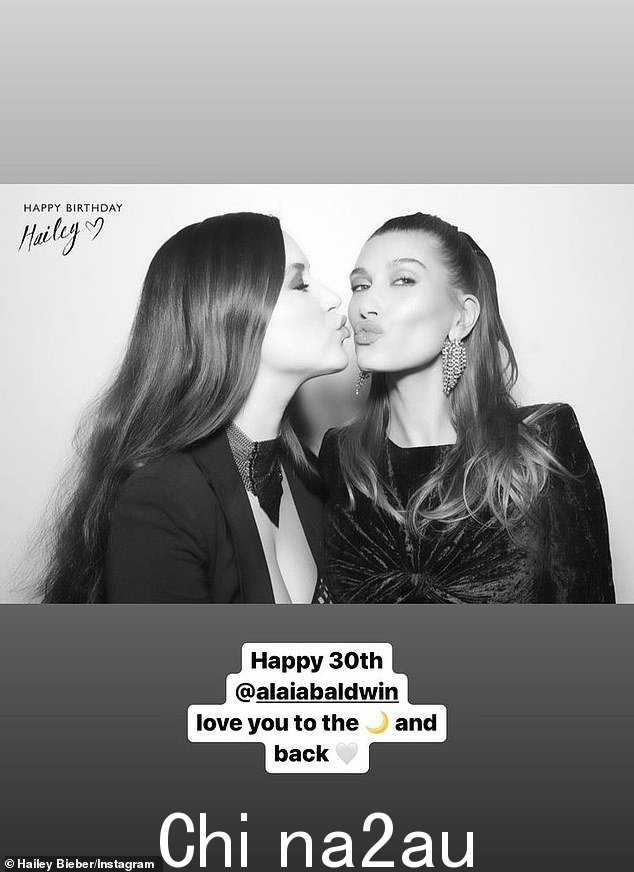 姐妹们:为了庆祝她兄弟姐妹的生日,当 Alaia 在她的脸颊上亲吻时,Hailey 分享了她小时候的甜蜜回忆