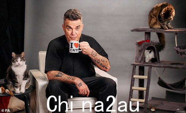 真毛皮!这位 48 岁的歌手为新的广告活动写了一首名为 It's Great To Be a Cat 的新歌曲,宠物护理公司 Purina 周三宣布